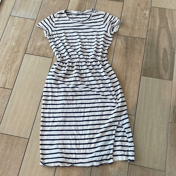 Old Navy Dresses & Skirts - Old navy striped dress